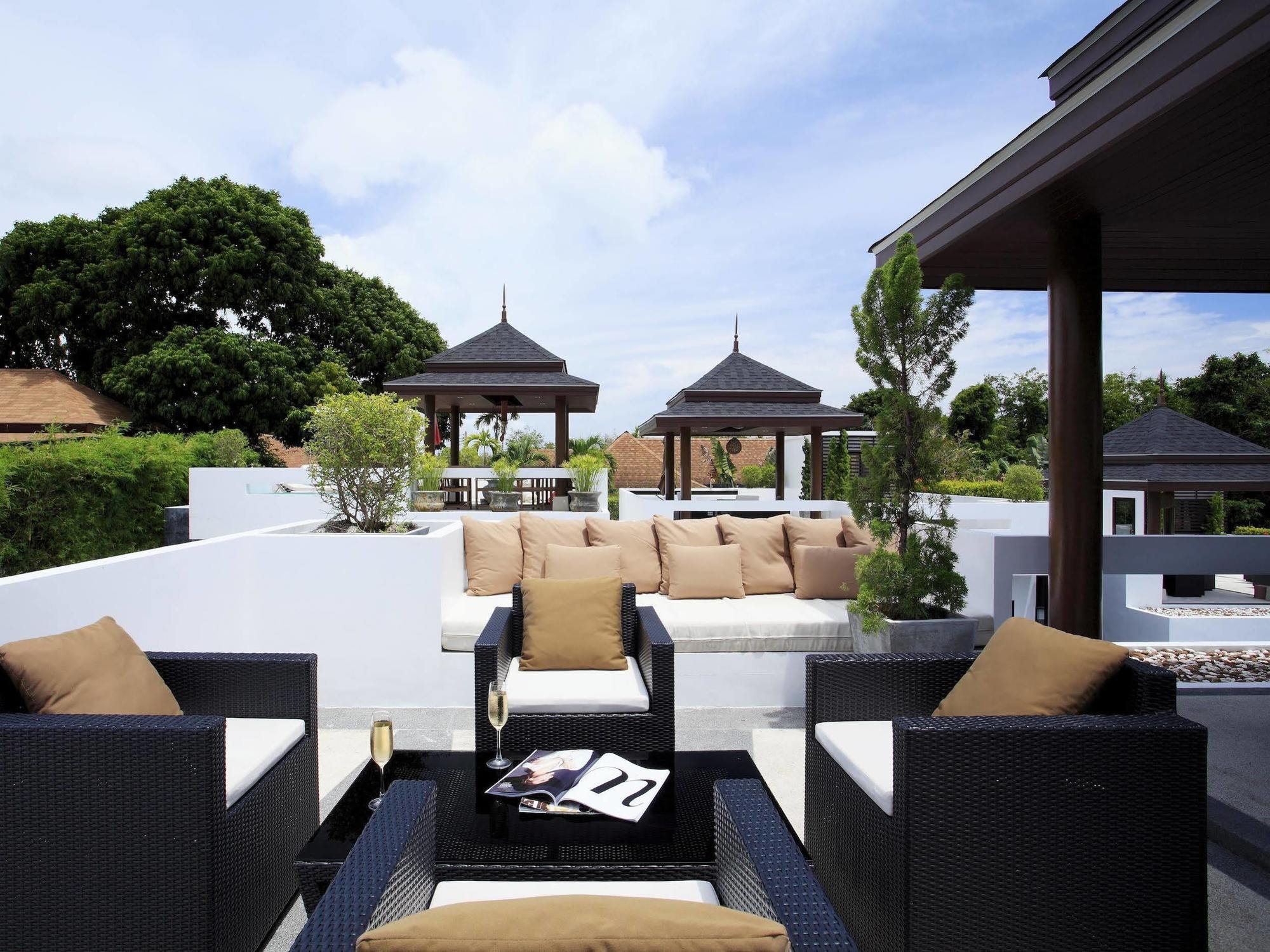 บายเดอะเลค Villa Nai Harn ภายนอก รูปภาพ