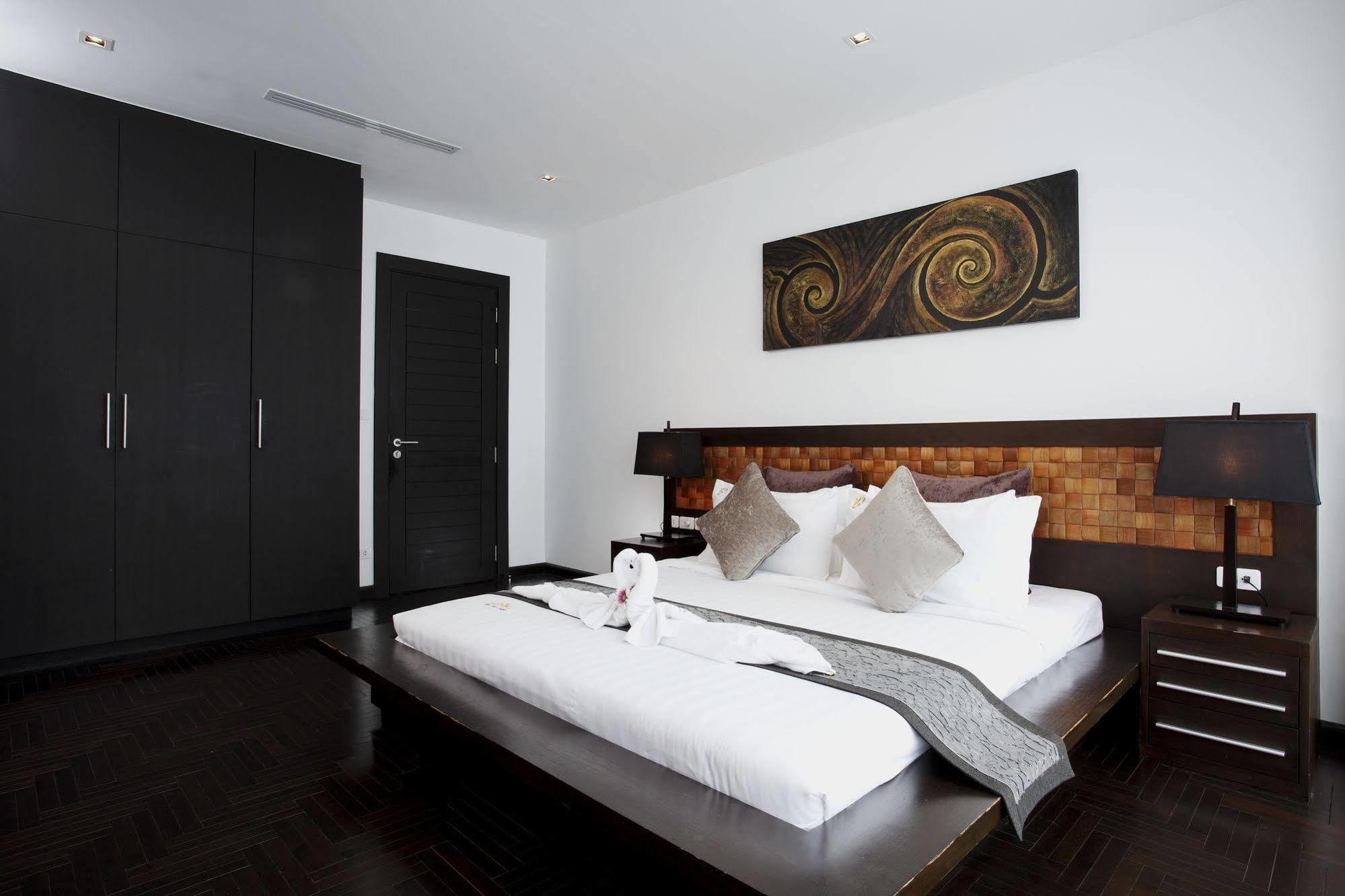 บายเดอะเลค Villa Nai Harn ภายนอก รูปภาพ